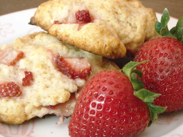 These strawberry shortcake cookies are the perfect summertime treat in portable form. Packed full of summer strawberries and topped with crunchy sugar.