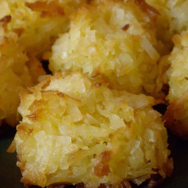 These brown sugar orange macaroons are the perfect coconut cookie treat. They are fresh, zesty and perfect sweet.