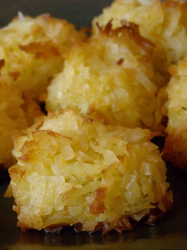 These brown sugar orange macaroons are the perfect coconut cookie treat. They are fresh, zesty and perfect sweet. 