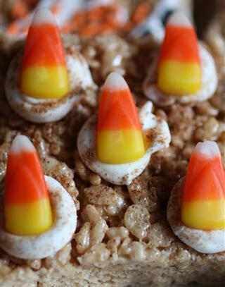 Pumpkin Pie Spice Rice Krispie Treats by Nutmeg Nanny