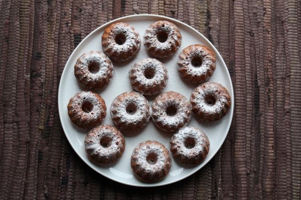 This pumpkin spice pudding bundt cake is packed full of autumn flavor. Easy to throw together and the perfect sweet addition to your dinner table.