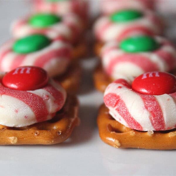 These candy cane pretzel buttons are the perfect easy holiday treat. They are a bit hit with kids and they are ready in just 25 minutes! Hello easy!