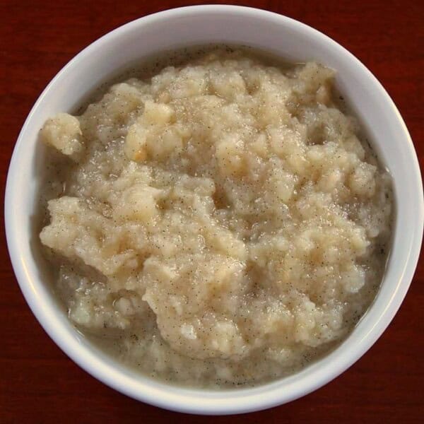 This sweet vanilla pear sauce is the perfect switch up to traditional applesauce. Super simple to make and ready in just 25 minutes start to finish.