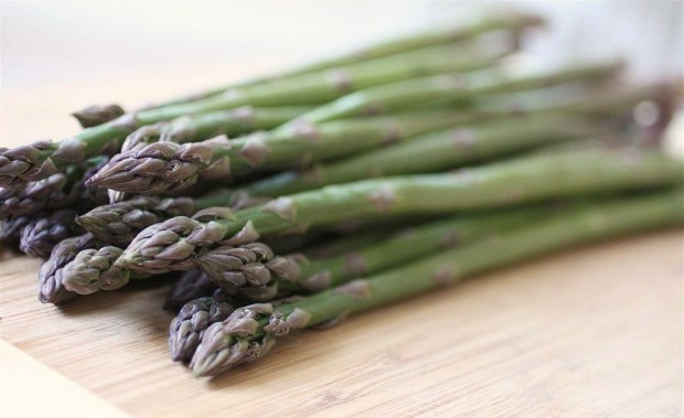Fresh asparagus on a cutting board. 