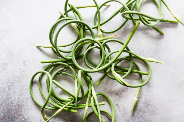 This homemade garlic scape pesto is perfect for pasta, pizza, sandwiches or on top of homemade vegetable soup. It packs TONS of flavor and is made right in your Vitamix, regular blender or food processor. 