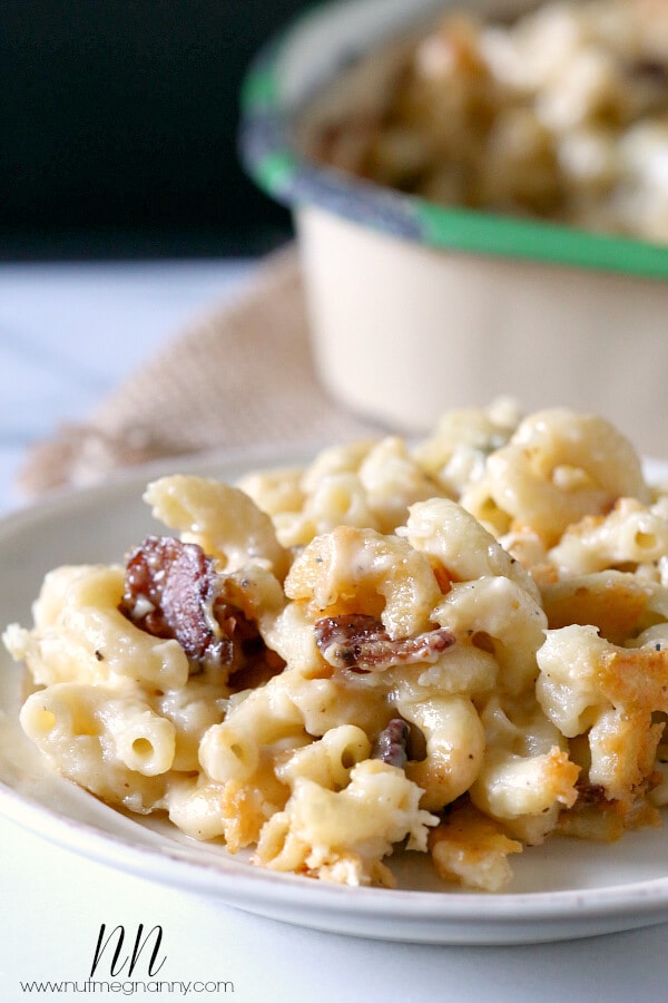 This gorgonzola bacon mac and cheese is packed full of crunchy bacon, melty cheddar cheese and sharp gorgonzola cheese. This is one grown up mac and cheese! This gorgonzola bacon mac and cheese is packed full of crunchy bacon, melty cheddar cheese and sharp gorgonzola cheese. This is one grown up mac and cheese!