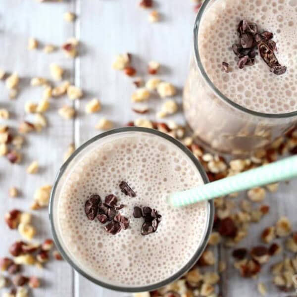 This homemade chocolate hazelnut milk tastes just like Nutella but with a healthy twist. So simple to make and ready in under 10 minutes. How crazy simple is that?