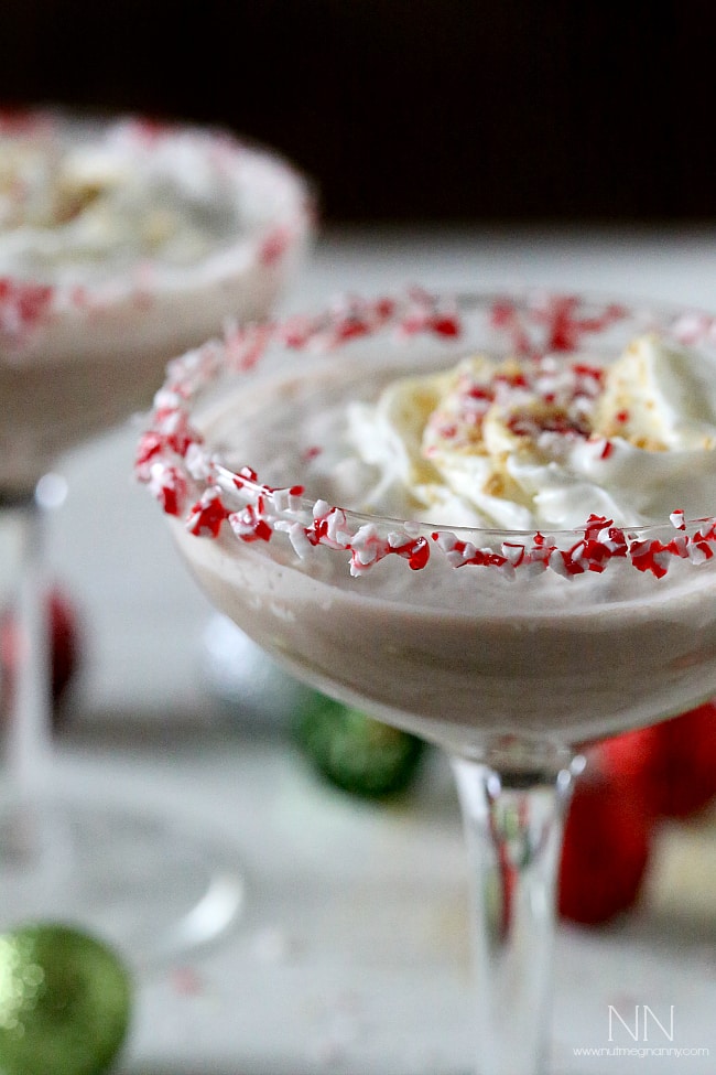 This peppermint s'mores martini is the perfect balance of adult chocolate milk deliciousness and holiday peppermint goodness.