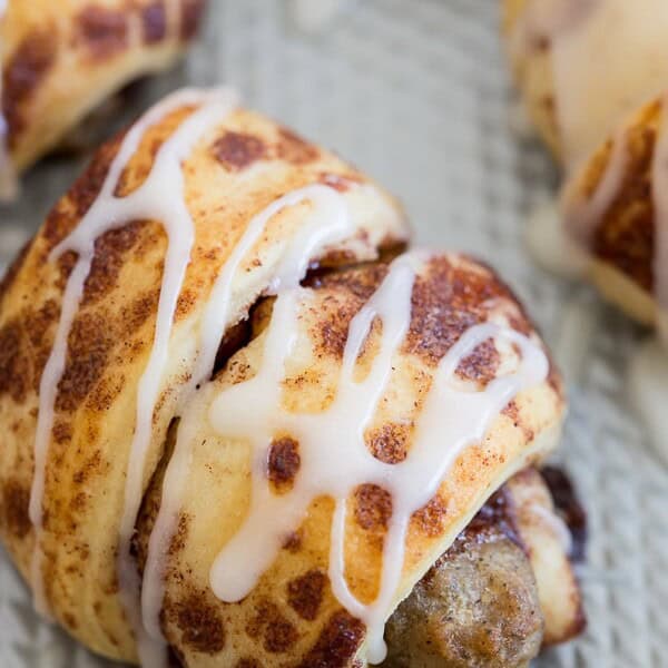 These totally simple 2 ingredient cinnamon roll wrapped sausages are just what your morning needs. Easy to make and the perfect sweet and savory bite.