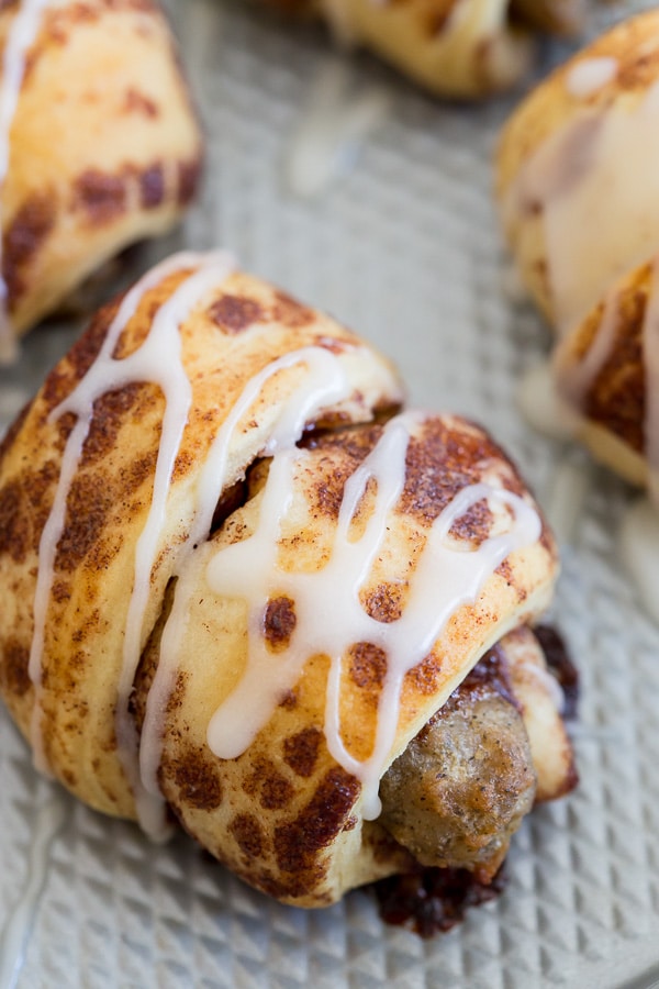 These totally simple 2 ingredient cinnamon roll wrapped sausages are just what your morning needs. Easy to make and the perfect sweet and savory bite.