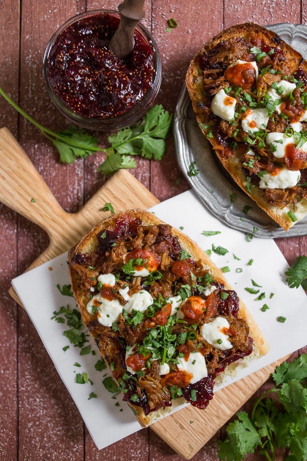 This fig and pig open-faced sandwich is the perfect way to bring flavor to your lunch or dinner. Crusty garlic bread topped with vanilla fig preserves, pulled pork, queso blanco cheese, chipotle salsa, cilantro and green onions.