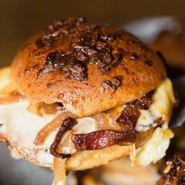 These baked turkey bacon onion sandwiches are the perfect party food. Made with maple mayo and lots of bacon, caramelized onions, cheesy Deli American and turkey. You'll love these delicious sandwiches!