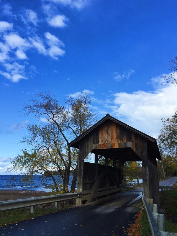 This is your perfect fall Vermont vacation guide. A no stress guide to seeing all the pretty sights without having to stick to a schedule.