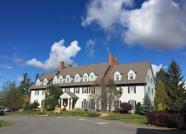 This is your perfect fall Vermont vacation guide. A no stress guide to seeing all the pretty sights without having to stick to a schedule.