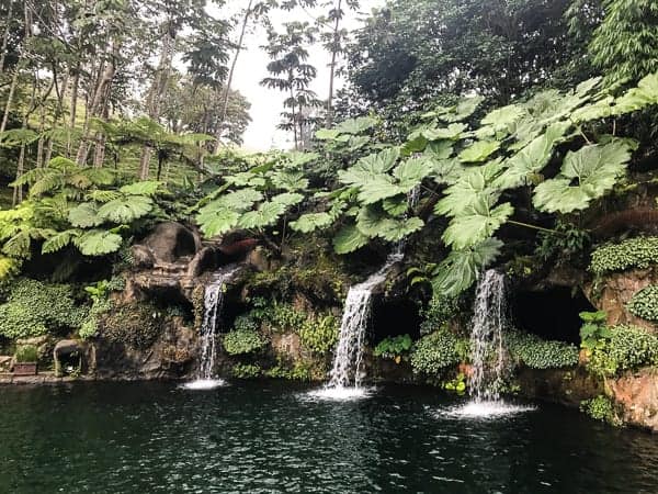 This Costa Rica travel guide will show you where to stay, eat and have fun! If you have never been to Costa Rica you're going to want to book a trip ASAP! 