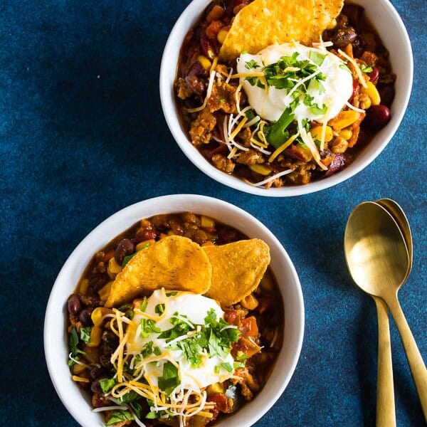 This chipotle ground turkey chili is packed full of healthy deliciousness with just a touch of chipotle pepper heat. Super simple to make and ready in just an hour! How simple is that?