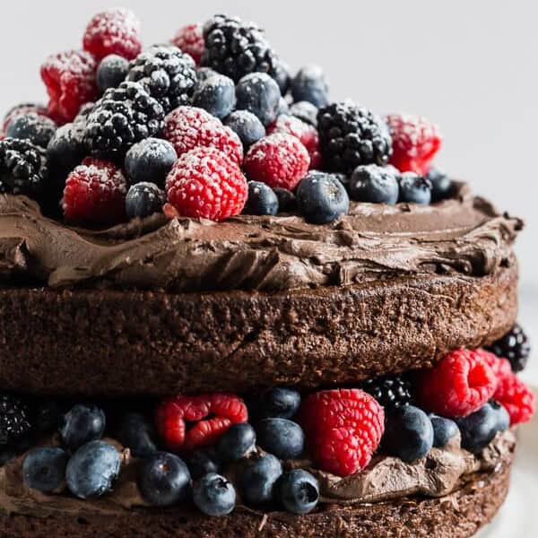 This espresso dark chocolate mascarpone frosting is the perfect addition to your favorite chocolate cake, brownies or even cookies. Super rich and fudgy with the perfect hint of espresso flavor. If you're looking for your new favorite frosting you need to give this recipe a try!
