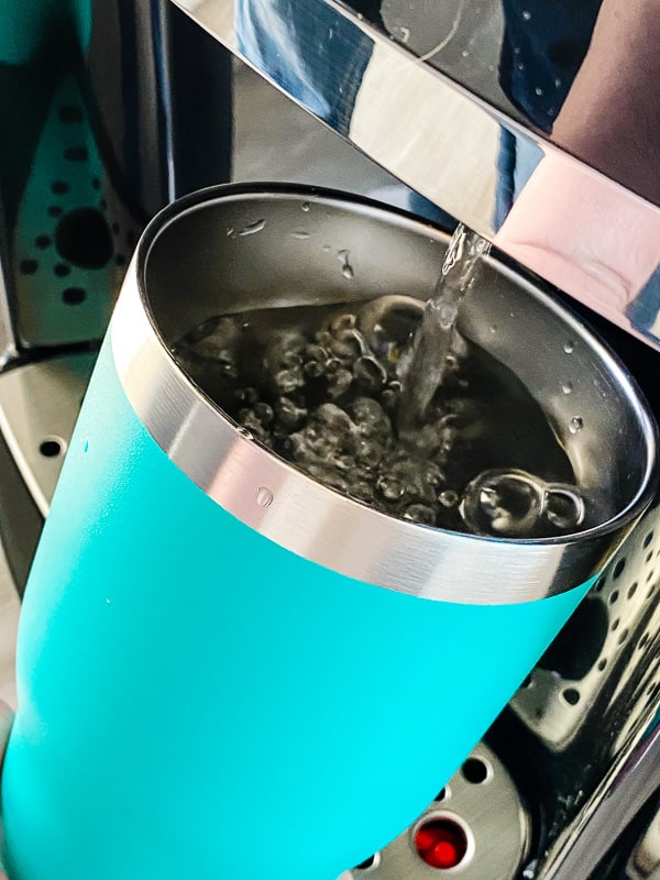 water getting put into a glass