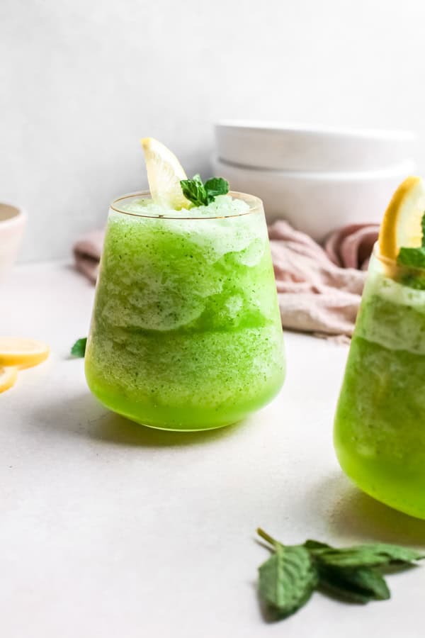 Frozen Mint Lemonade - Limonanain 2 glasses.