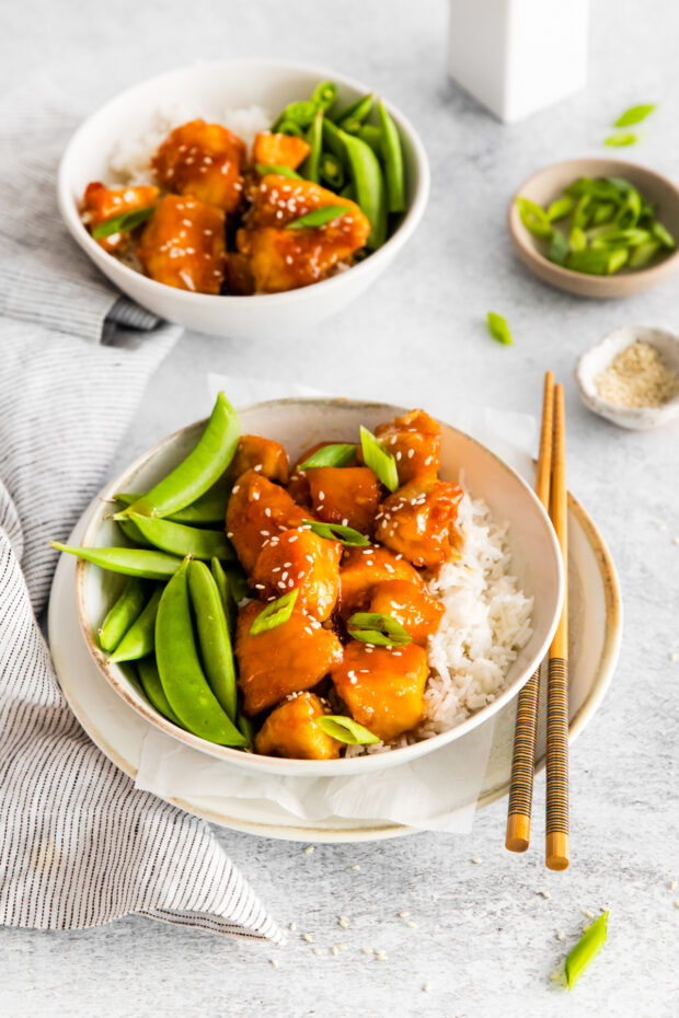 Honey Garlic Chicken Bowls served with sesame seeds.