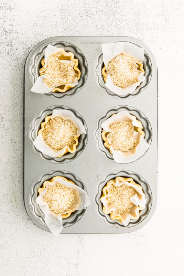 Blind baking pastry with rice. 