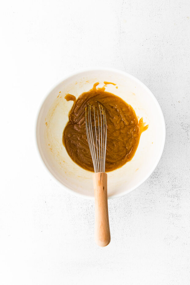 Whisked sugar and butter in a bowl. 