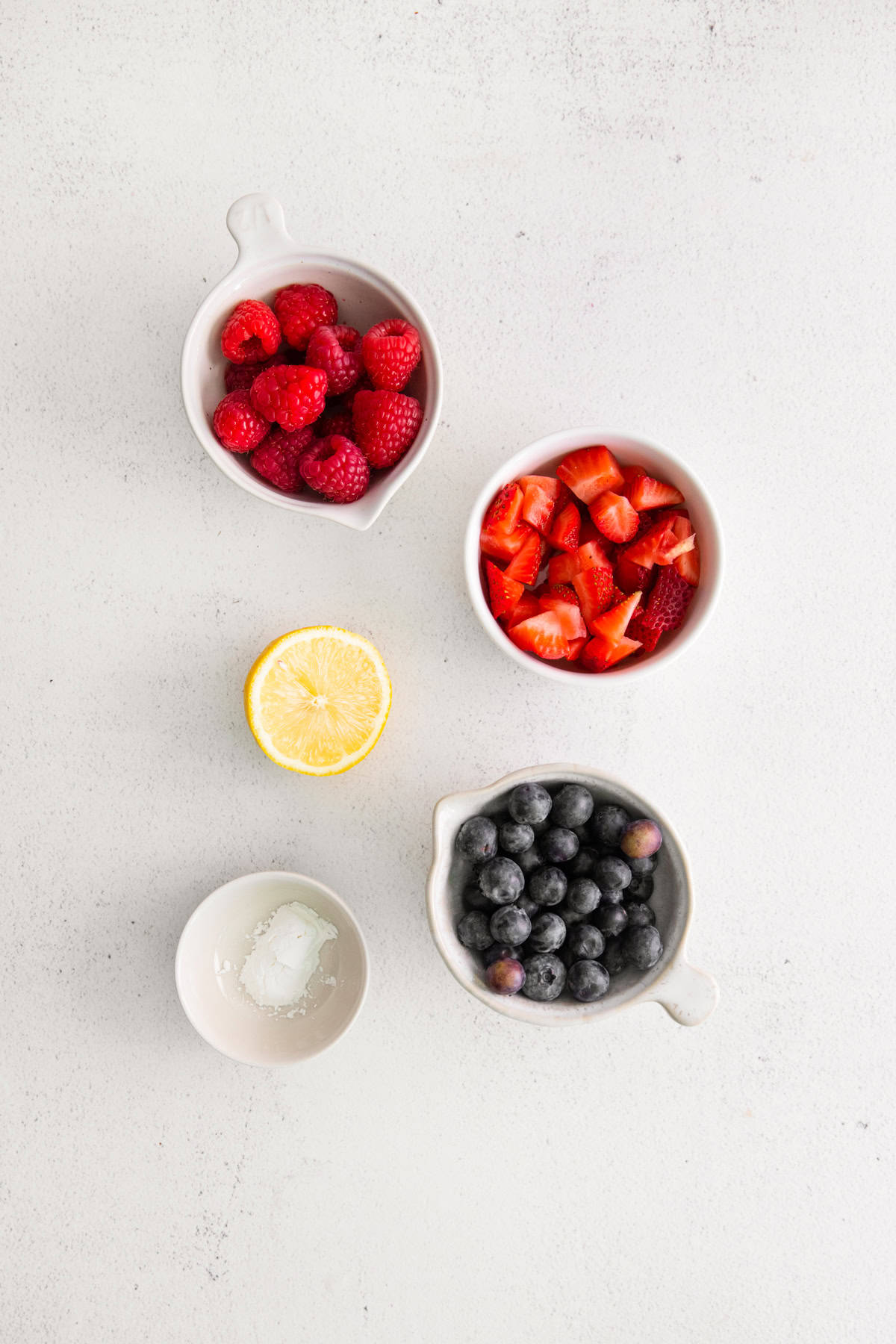 Berry sauce ingredients. 