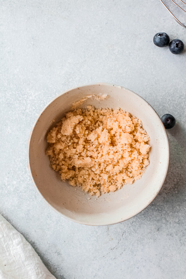 Streusel topping in a bowl.