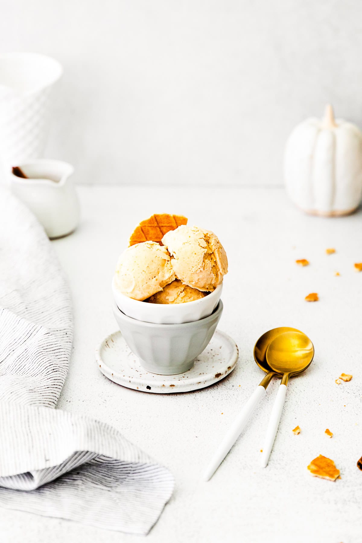 No-Churn Pumpkin Pie Ice Cream in an ice cream bowl.