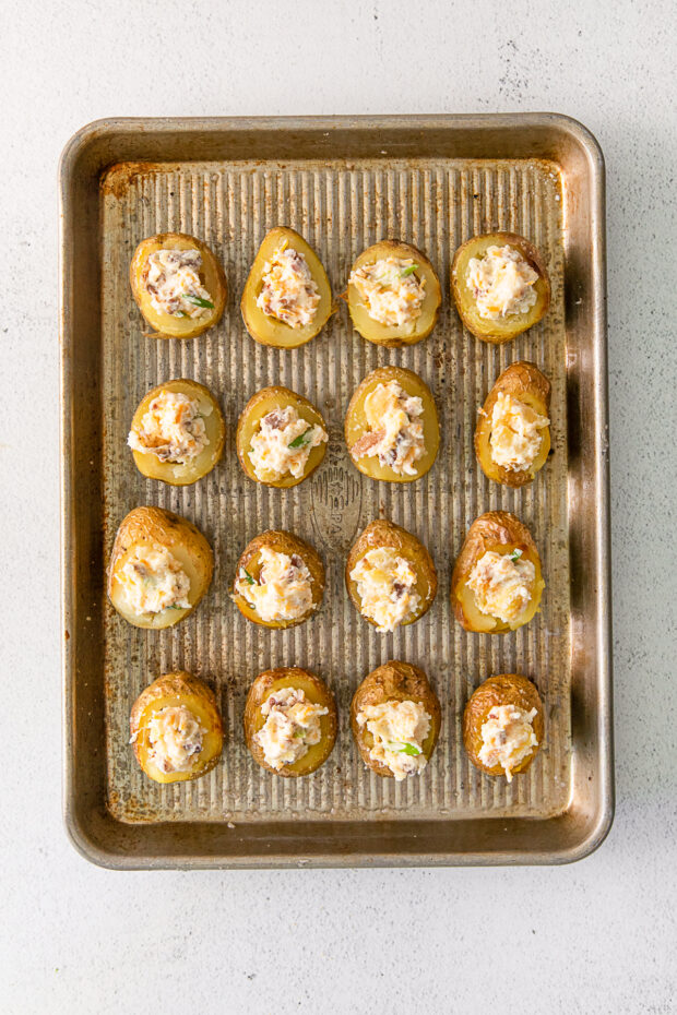 Potatoes stuffed with filling. 